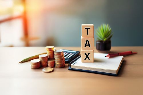 Holzwürfel mit den Buchstaben T, A, X