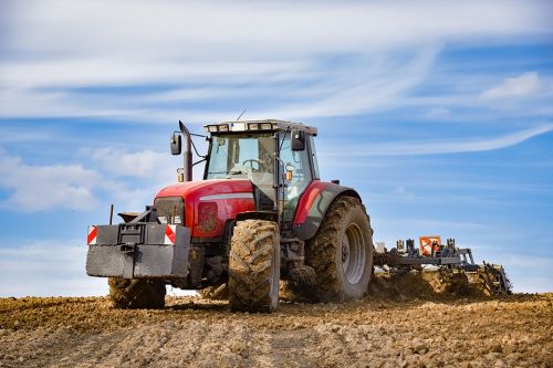 Traktor auf Feld